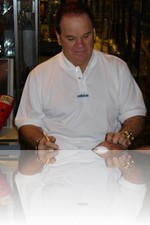 Pete Rose at Caesars signing baseballs
