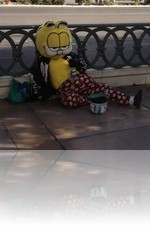 Garfield in Las Vegas Working hard for his Money